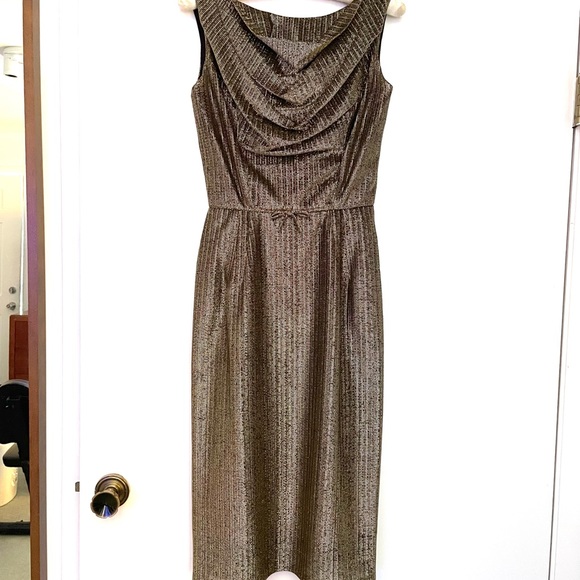 1950s - 1960s gorgeous gold lurex metallic dress! - Picture 2 of 9